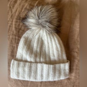 Aritzia auxiliary beanie with faux fur pom pom